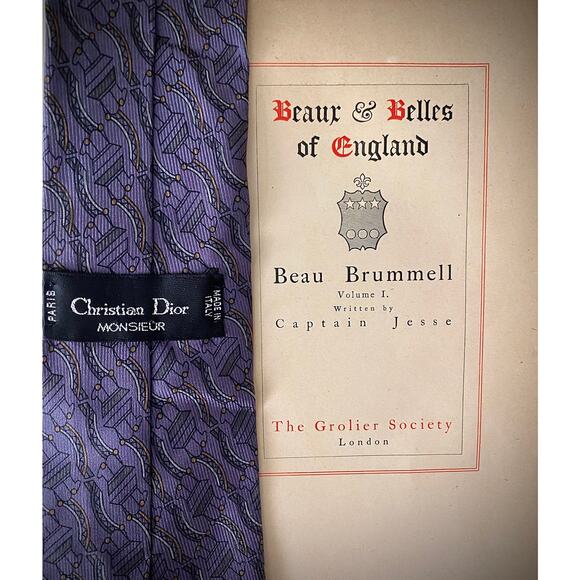 Vintage Christian Dior silk necktie with graphic print in soft purple - Picture 1 of 6